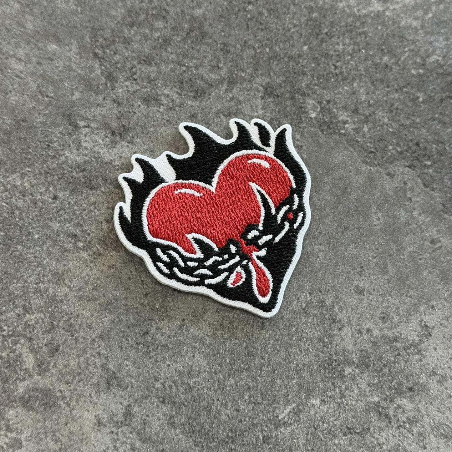 【BORN TO BLAZE】 BLAZE HEART刺繍ワッペンステッカー
