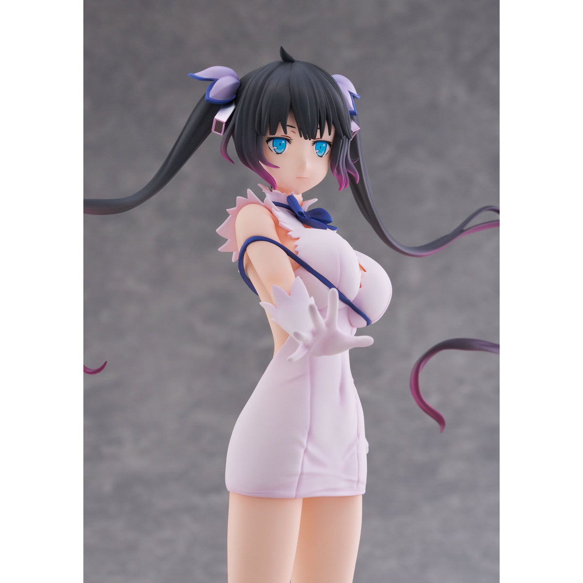 1/7スケールフィギュア 『ダンジョンに出会いを求めるのは間違っているだろうかV』 「ヘスティア」神威解放Ver.
