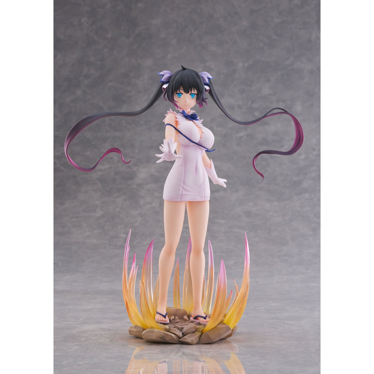 1/7スケールフィギュア 『ダンジョンに出会いを求めるのは間違っているだろうかV』 「ヘスティア」神威解放Ver.