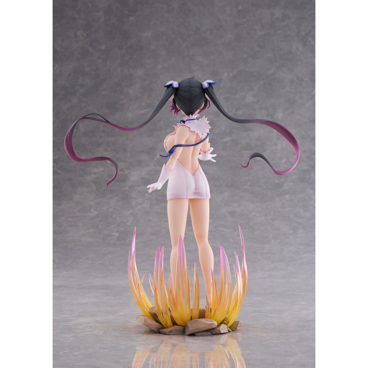 1/7スケールフィギュア 『ダンジョンに出会いを求めるのは間違っているだろうかV』 「ヘスティア」神威解放Ver.