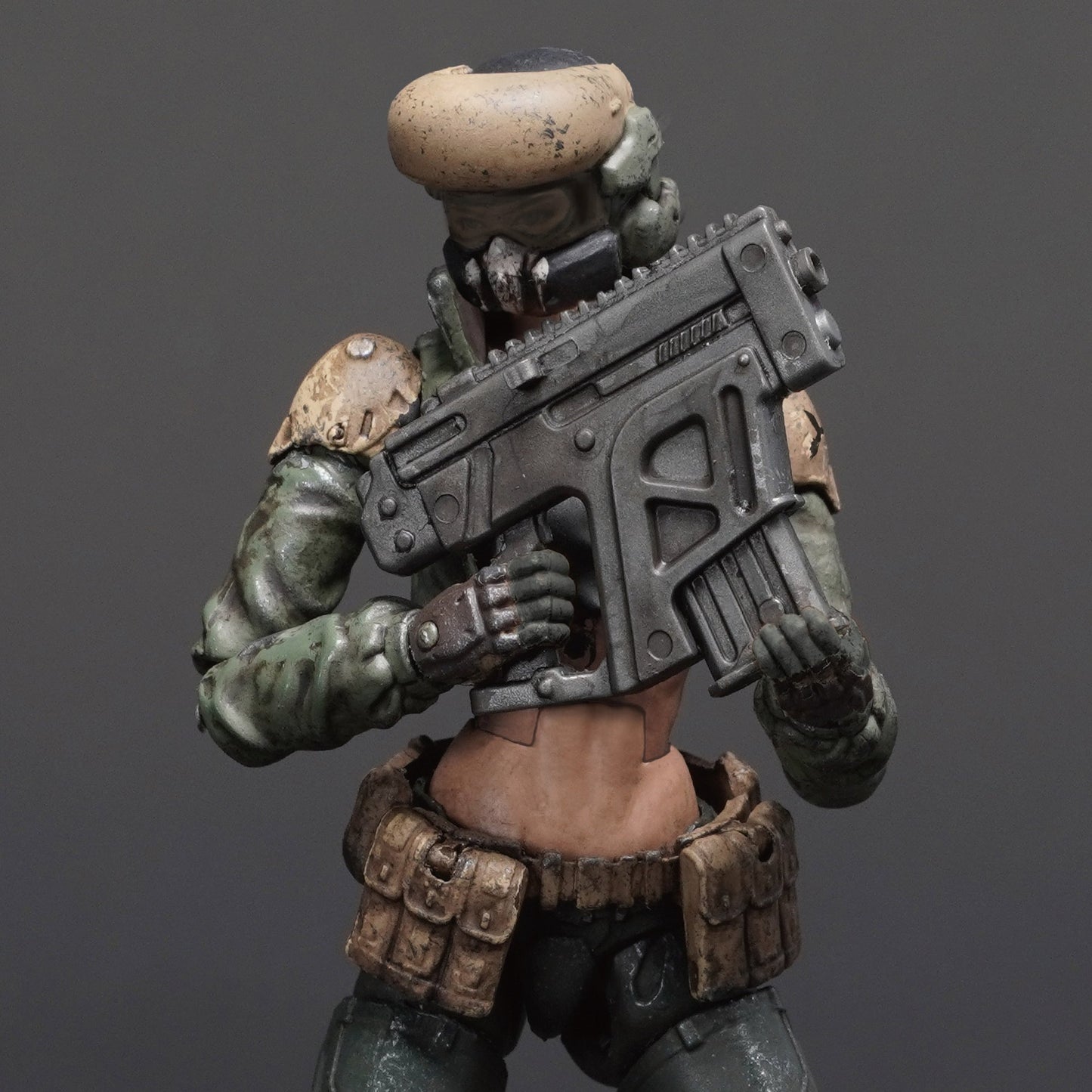 TOYS ALLIANCE LIMITED アシッドレイン 1/18スケール FAV-A148 イオス・ハッサー