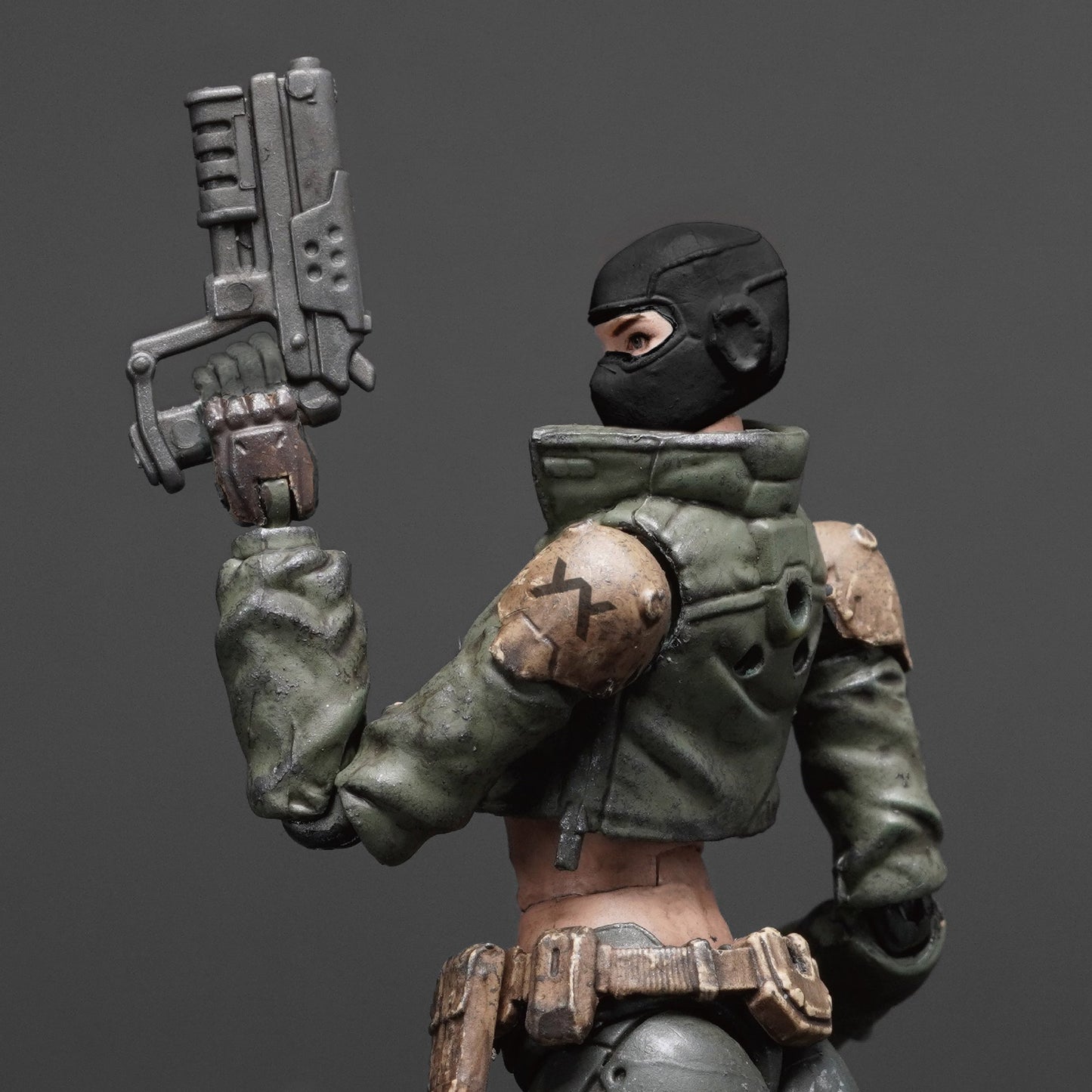 TOYS ALLIANCE LIMITED アシッドレイン 1/18スケール FAV-A148 イオス・ハッサー