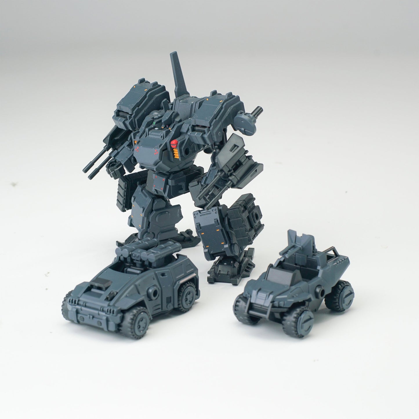 SHEIK MAINLAND 3 min projectシリーズ ヤマネコ戦闘車&ヤマアラシ戦闘車 1/18スケールプラスチックモデルキット(グレー)