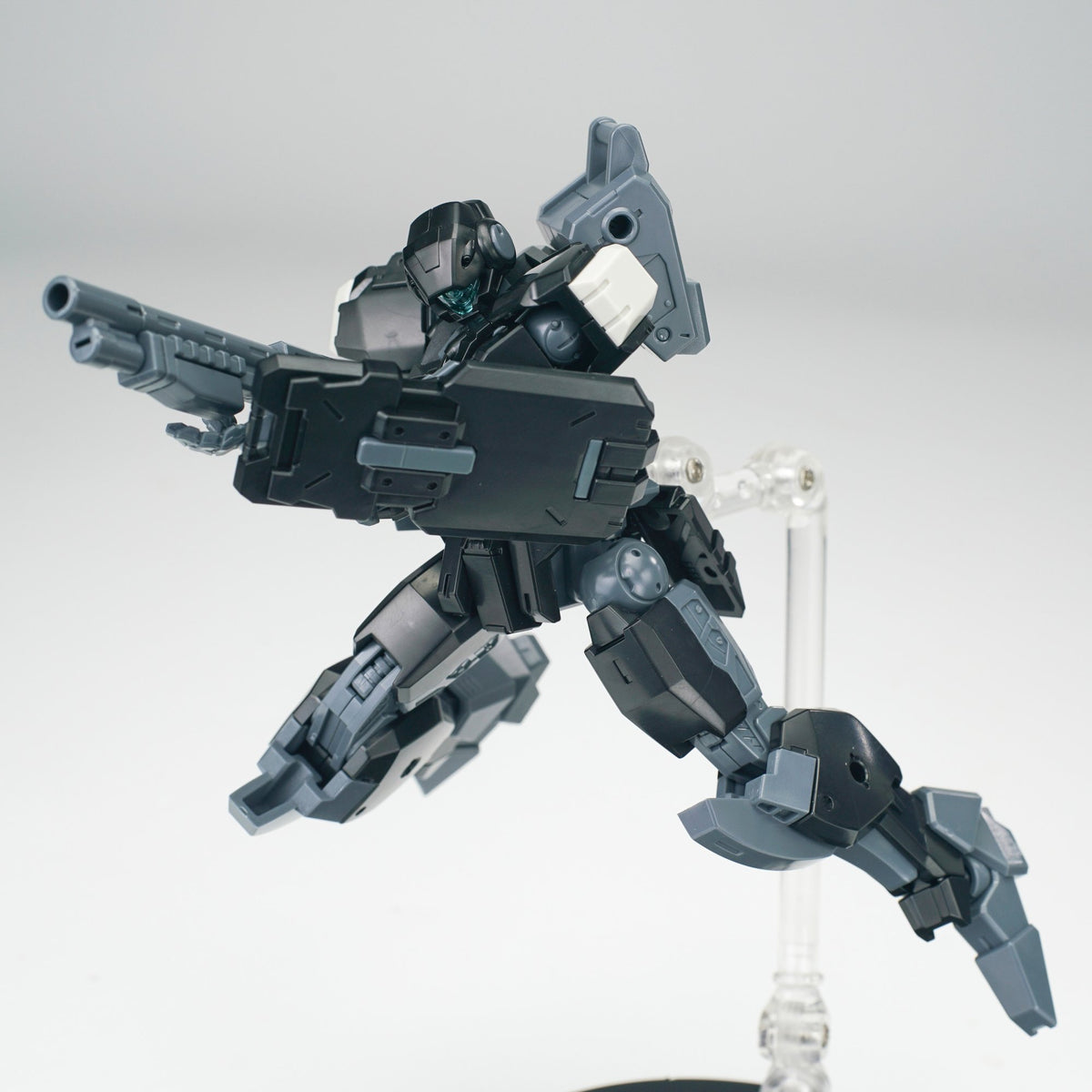 SHEIK MAINLAND ULTRA ACTION TROOPERシリーズ V-gilante(ヴィジラント) 1/144スケールプラスチックモデルキット(ブラック)
