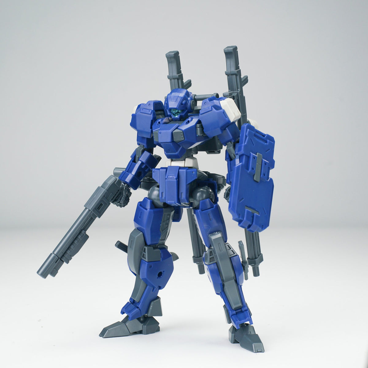 SHEIK MAINLAND ULTRA ACTION TROOPERシリーズ V-gilante(ヴィジラント) 1/144スケールプラスチックモデルキット(ブルー)