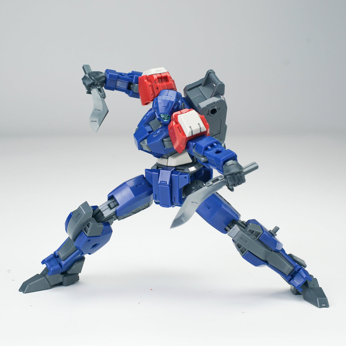 SHEIK MAINLAND ULTRA ACTION TROOPERシリーズ V-gilante(ヴィジラント) 1/144スケールプラスチックモデルキット(ブルー)